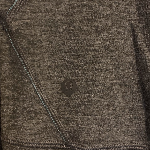 Lululemon sweatshirt - reversible size 8 - Picture 4 of 4